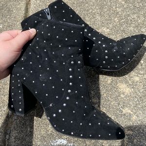 Gianni Bini heeled booties in suede black with silver studs - size 8